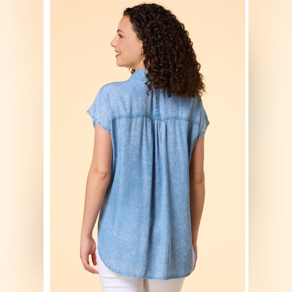 VERSONA DENIM TOP NWT - Picture 3 of 6